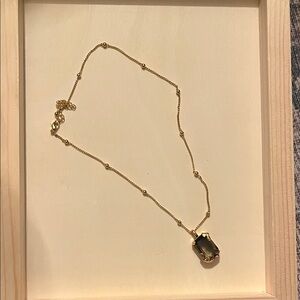 Elegant Gold Necklace with Pendant